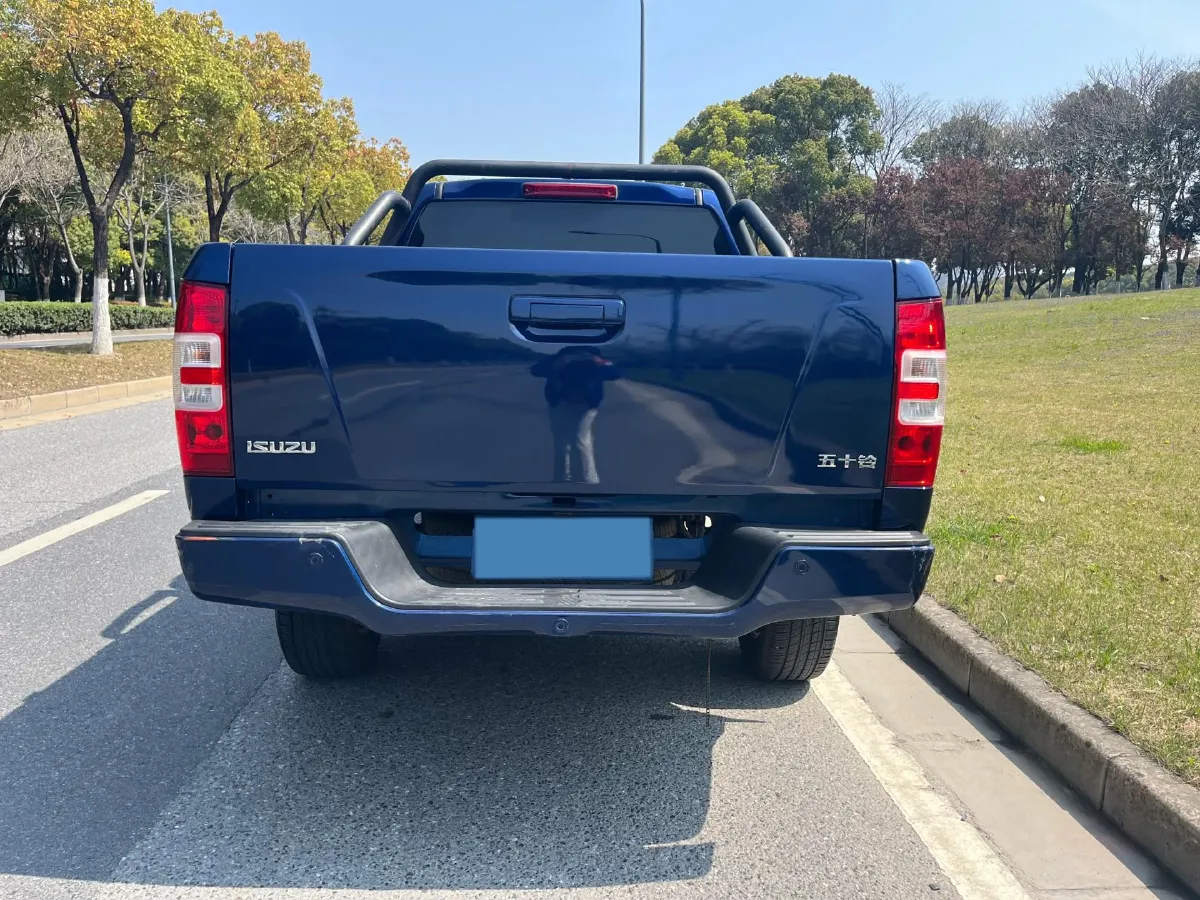 2023 Isuzu RE-MAX Jim 2.5T 143HP L4 6MT,autocango,china used car exporter,china ev exporter,chinese used car exporter,chinese used ev exporter