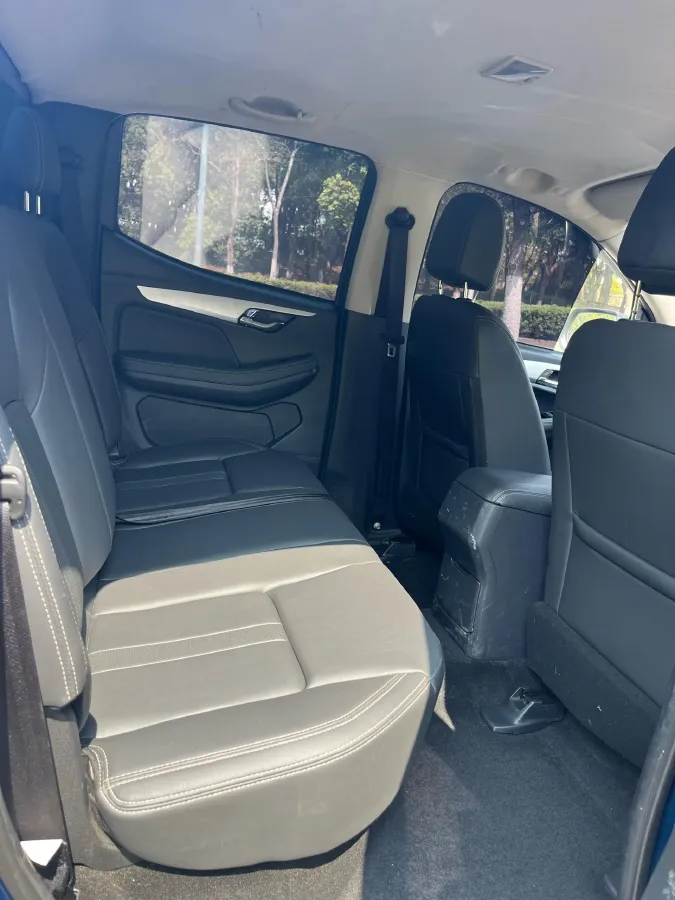 2023 Isuzu RE-MAX Jim 2.5T 143HP L4 6MT,autocango,china used car exporter,china ev exporter,chinese used car exporter,chinese used ev exporter