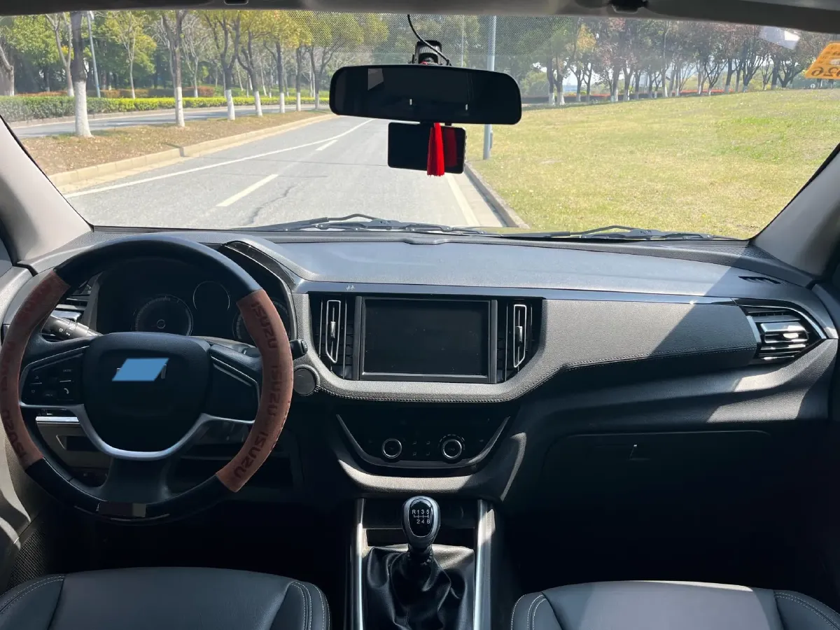 2023 Isuzu RE-MAX Jim 2.5T 143HP L4 6MT,autocango,china used car exporter,china ev exporter,chinese used car exporter,chinese used ev exporter