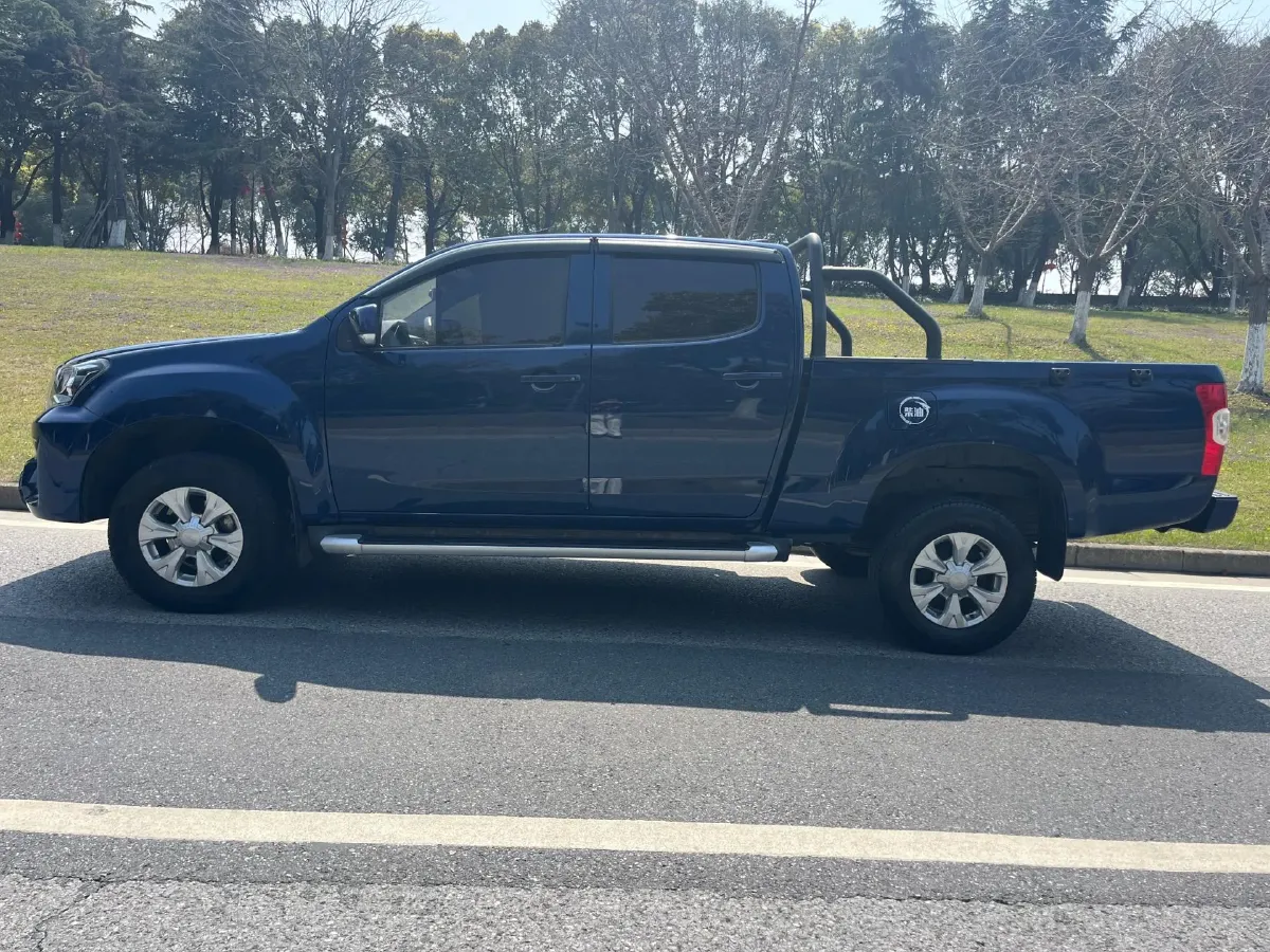 2023 Isuzu RE-MAX Jim 2.5T 143HP L4 6MT,autocango,china used car exporter,china ev exporter,chinese used car exporter,chinese used ev exporter