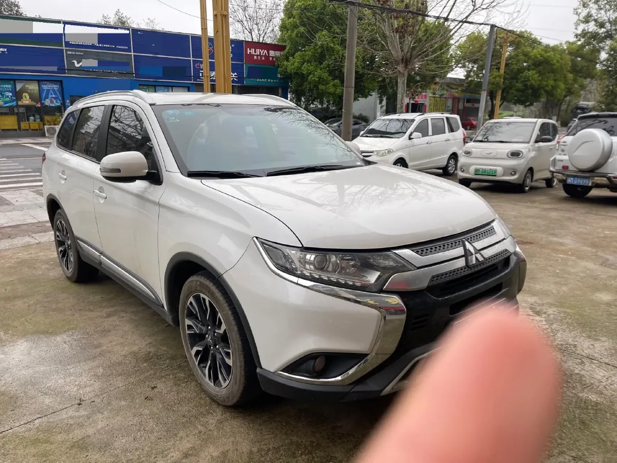 2019 Mitsubishi Outlander 2.0L 166HP L4 CVT,autocango,china used car exporter,china ev exporter,chinese used car exporter,chinese used ev exporter