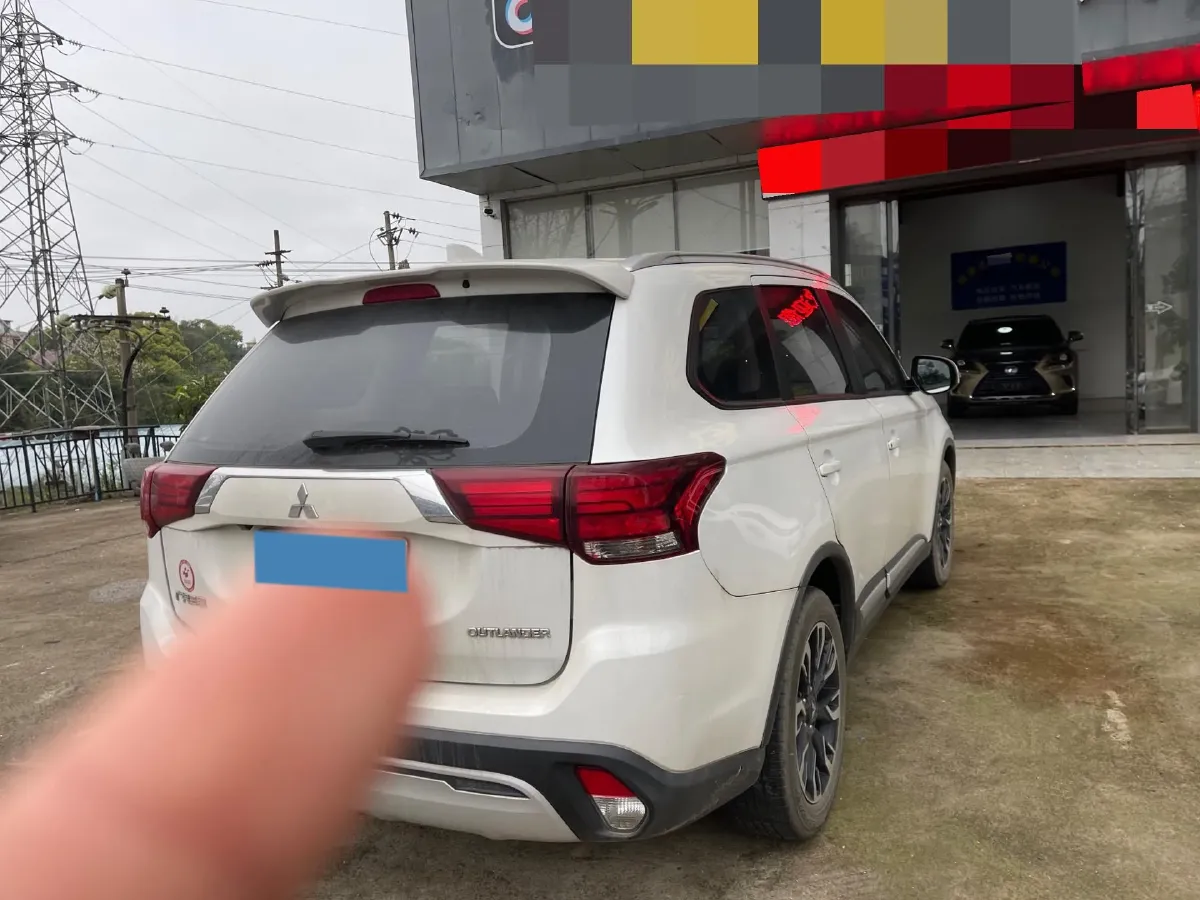 2019 Mitsubishi Outlander 2.0L 166HP L4 CVT,autocango,china used car exporter,china ev exporter,chinese used car exporter,chinese used ev exporter