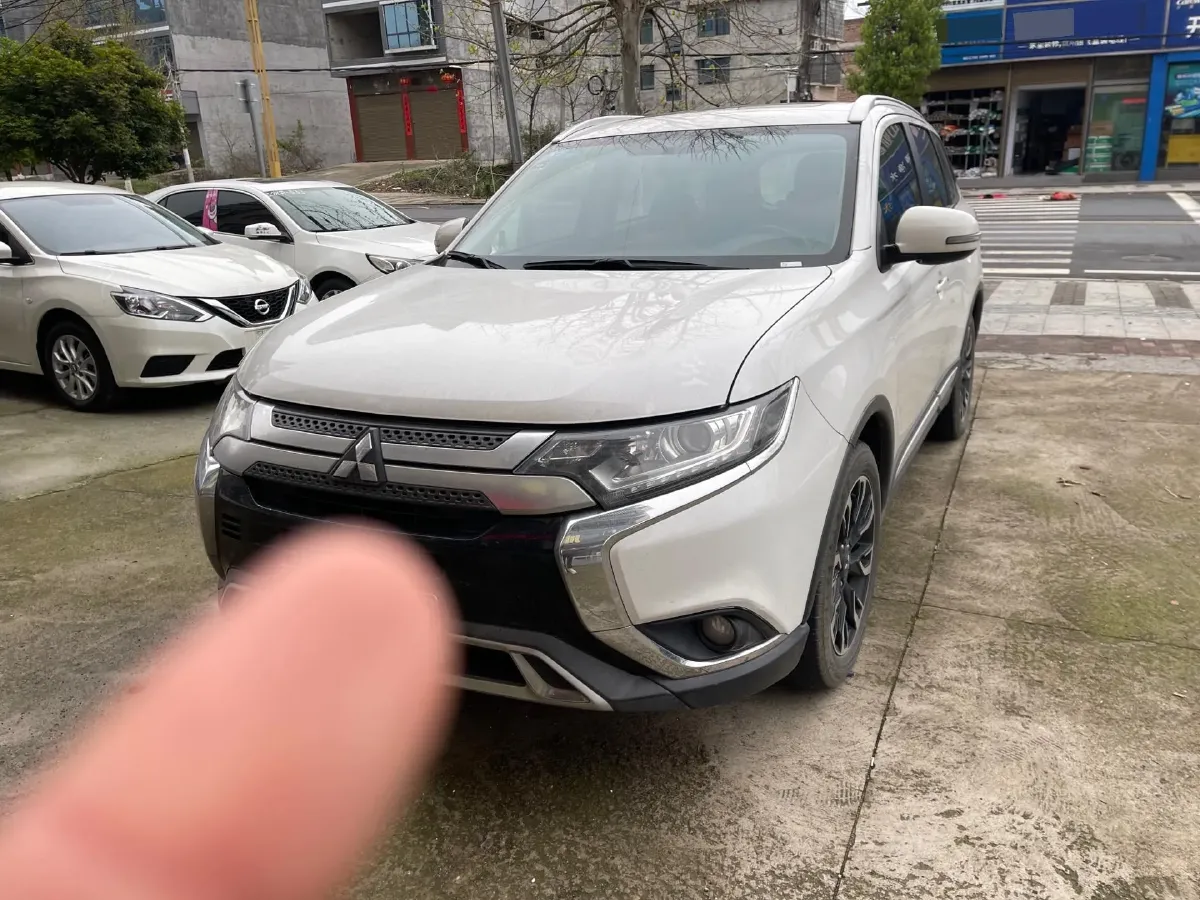 2019 Mitsubishi Outlander 2.0L 166HP L4 CVT,autocango,china used car exporter,china ev exporter,chinese used car exporter,chinese used ev exporter
