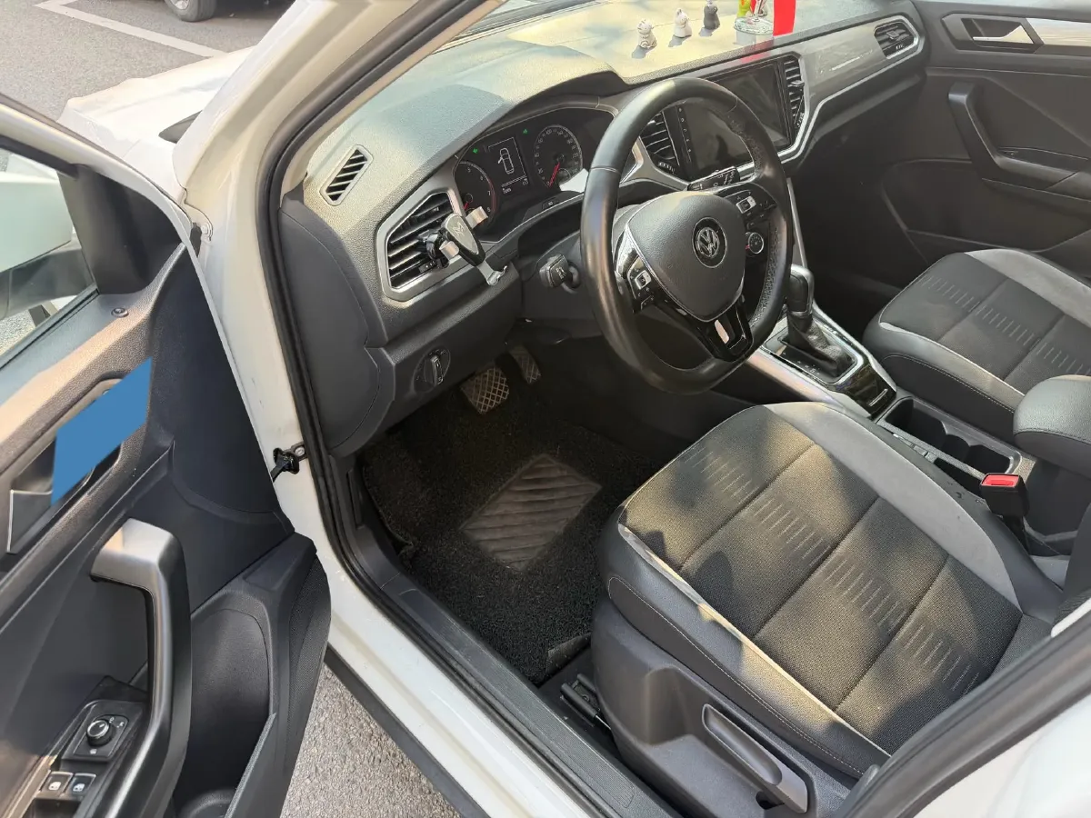 2020 Volkswagen T-Roc 1.4T 150HP L4 7DCT,autocango,china used car exporter,china ev exporter,chinese used car exporter,chinese used ev exporter