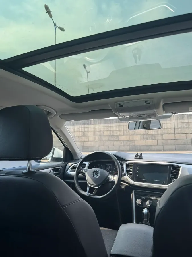 2022 Volkswagen T-Roc 1.4T 150HP L4 7DCT,autocango,china used car exporter,china ev exporter,chinese used car exporter,chinese used ev exporter