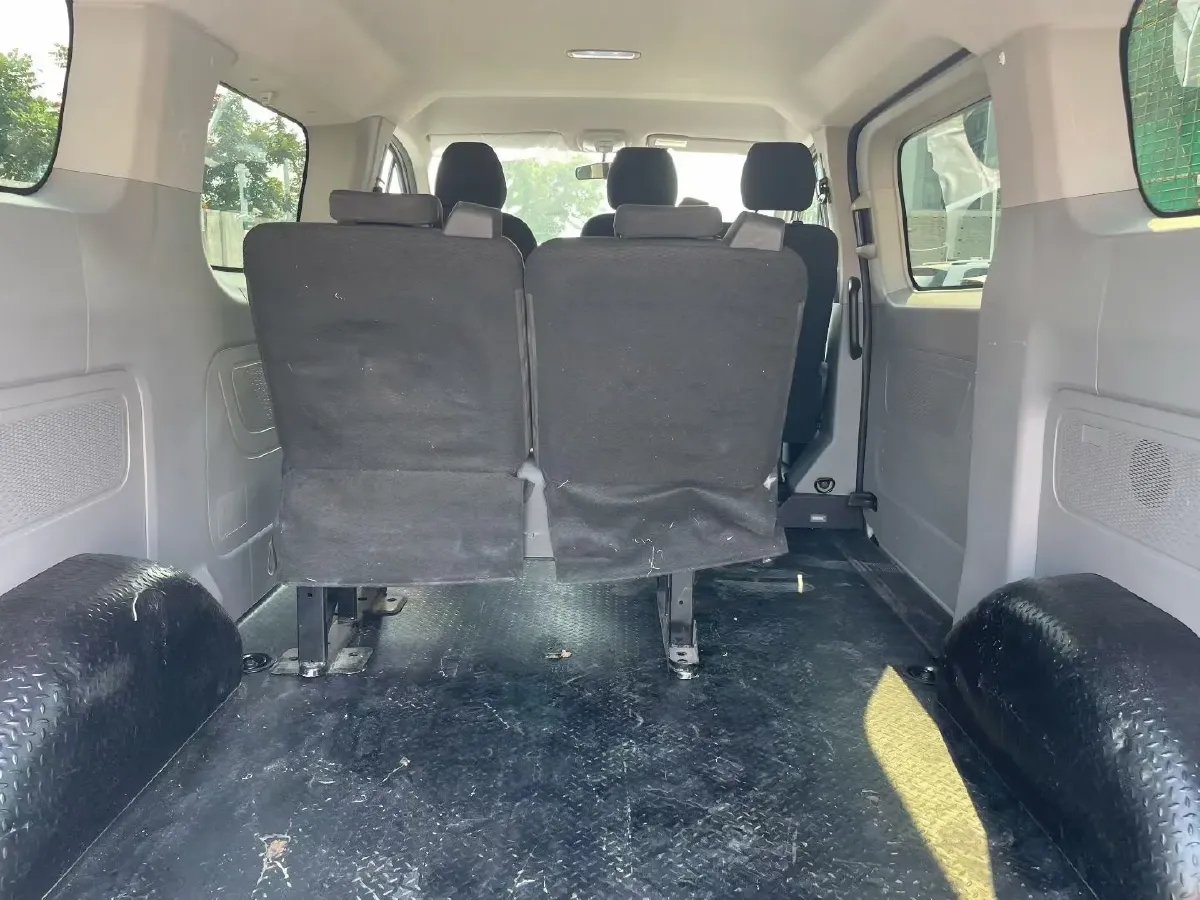 2023 MAXUS XinTu V70 2.0T 125HP L4 6MT,autocango,china used car exporter,china ev exporter,chinese used car exporter,chinese used ev exporter