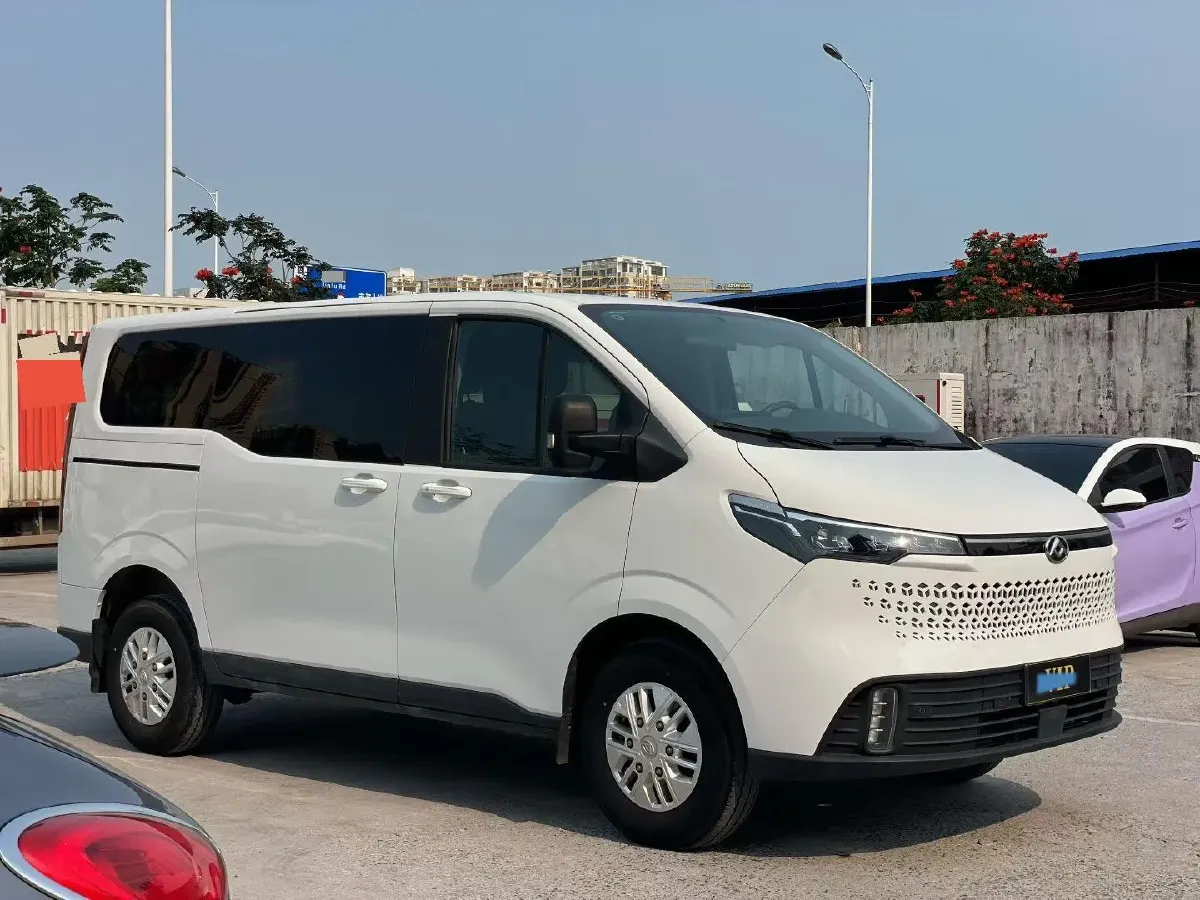 2023 MAXUS XinTu V70 2.0T 125HP L4 6MT,autocango,china used car exporter,china ev exporter,chinese used car exporter,chinese used ev exporter