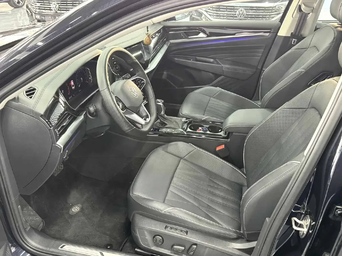 2024 Volkswagen Passat 2.0T 220HP L4 7DCT,autocango,china used car exporter,china ev exporter,chinese used car exporter,chinese used ev exporter