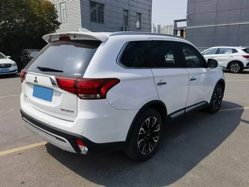 2020 Mitsubishi Outlander 2.4L 192HP L4 CVT,autocango,china used car exporter,china ev exporter,chinese used car exporter,chinese used ev exporter