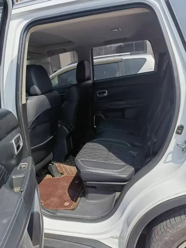 2020 Mitsubishi Outlander 2.4L 192HP L4 CVT,autocango,china used car exporter,china ev exporter,chinese used car exporter,chinese used ev exporter
