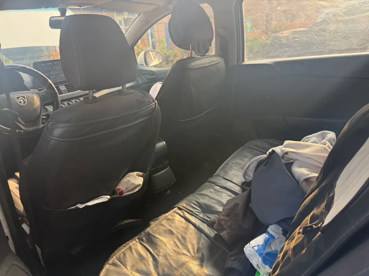 2016 BaoJun 310 1.2L 82HP L4 5MT,autocango,china used car exporter,china ev exporter,chinese used car exporter,chinese used ev exporter