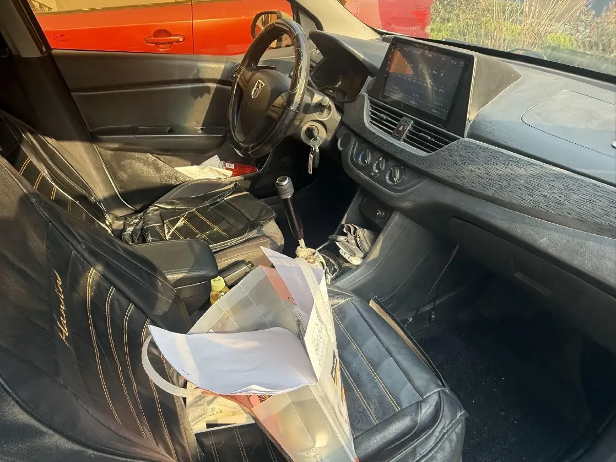 2016 BaoJun 310 1.2L 82HP L4 5MT,autocango,china used car exporter,china ev exporter,chinese used car exporter,chinese used ev exporter