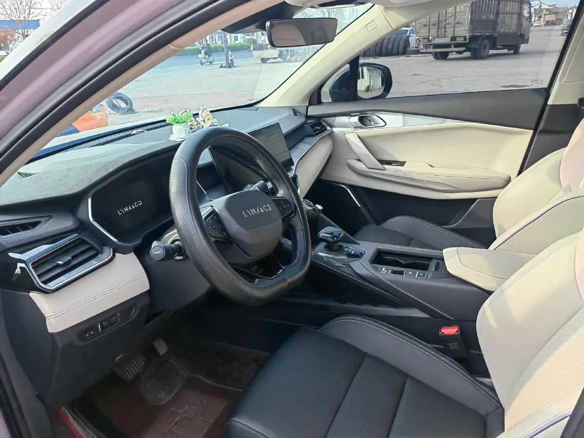 2023 LYNK&CO 06 1.5T 181HP L4 7DCT,autocango,china used car exporter,china ev exporter,chinese used car exporter,chinese used ev exporter