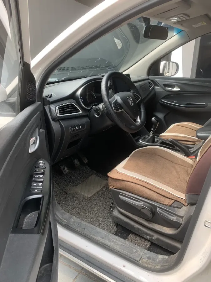 2019 BaoJun 730 1.5L 105HP L4 6MT,autocango,china used car exporter,china ev exporter,chinese used car exporter,chinese used ev exporter