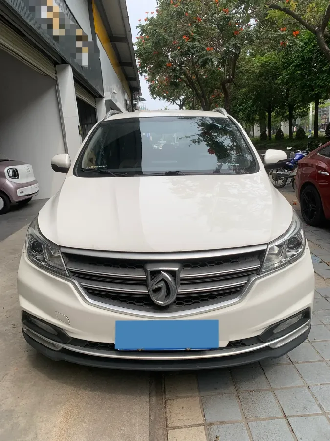 2019 BaoJun 730 1.5L 105HP L4 6MT,autocango,china used car exporter,china ev exporter,chinese used car exporter,chinese used ev exporter