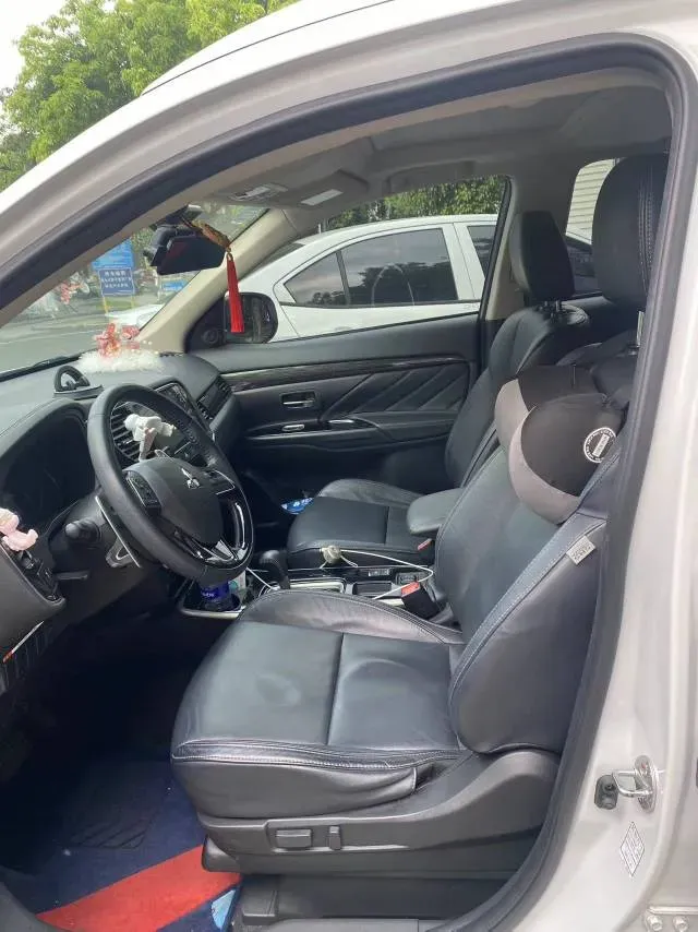 2019 Mitsubishi Outlander 2.4L 192HP L4 CVT,autocango,china used car exporter,china ev exporter,chinese used car exporter,chinese used ev exporter