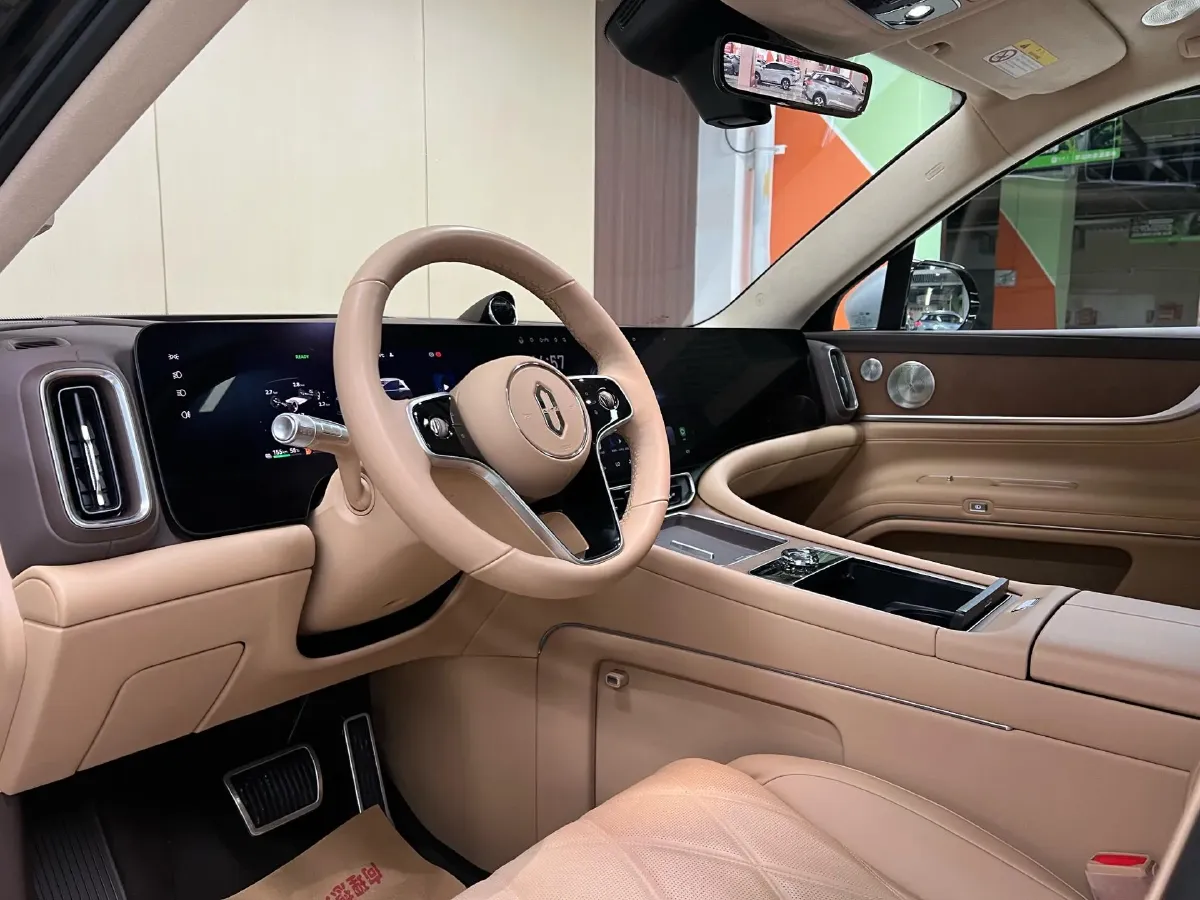 2025 AITO AITO M9 REEV 160HP REEV 52KWH,autocango,china used car exporter,china ev exporter,chinese used car exporter,chinese used ev exporter