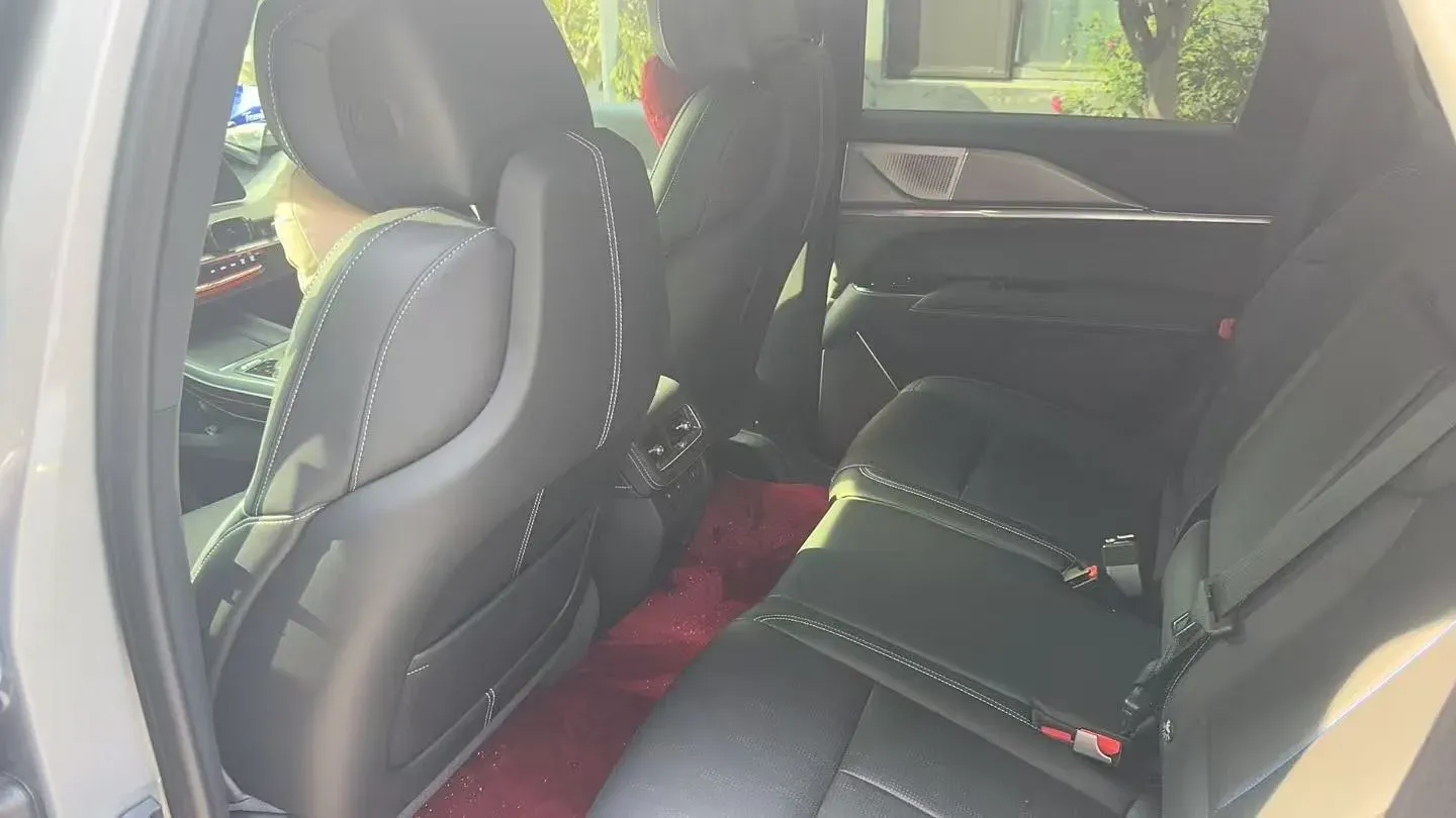 2025 Cadillac XT5 2.0T 237HP L4 9AT,autocango,china used car exporter,china ev exporter,chinese used car exporter,chinese used ev exporter