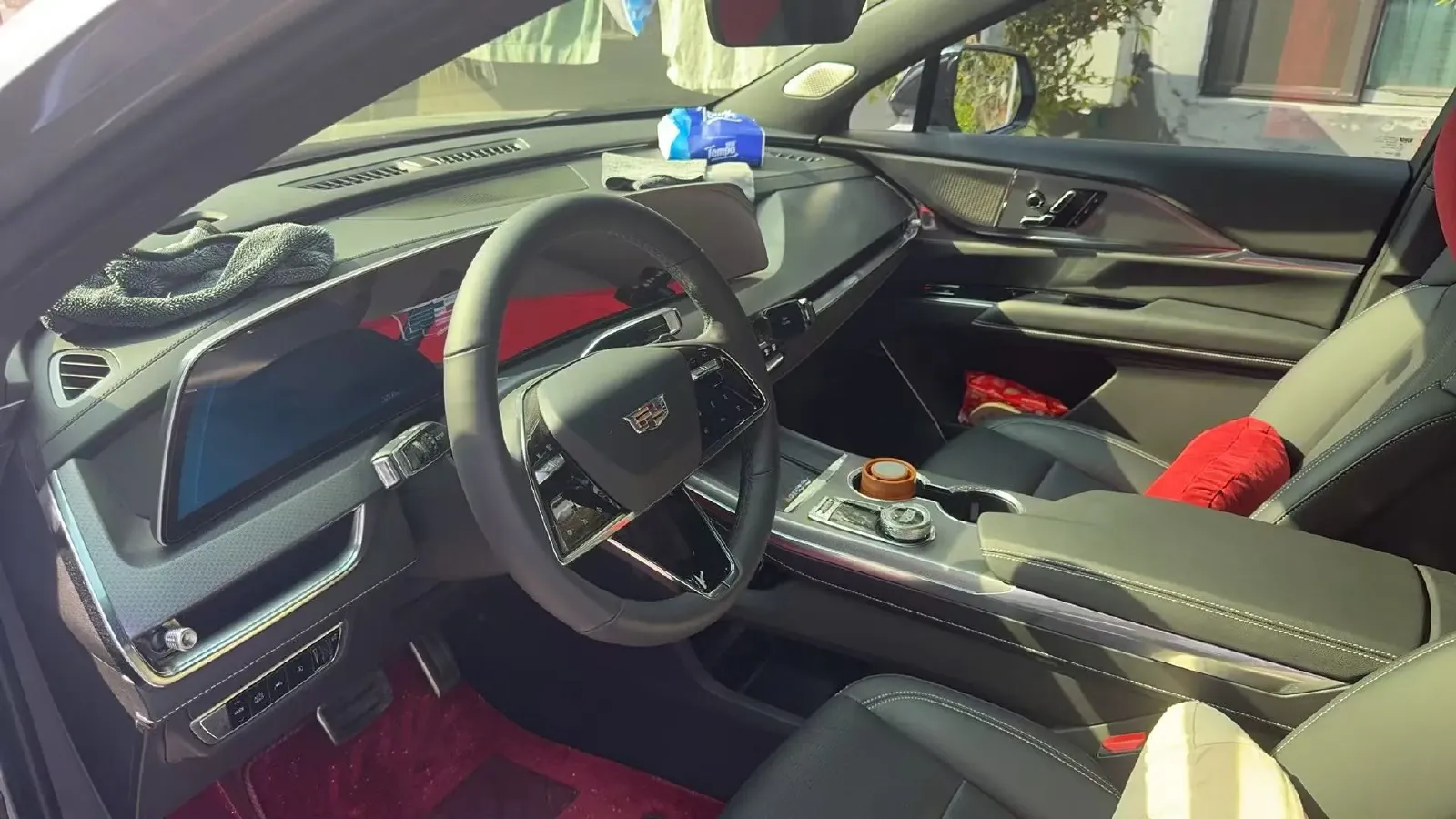 2025 Cadillac XT5 2.0T 237HP L4 9AT,autocango,china used car exporter,china ev exporter,chinese used car exporter,chinese used ev exporter