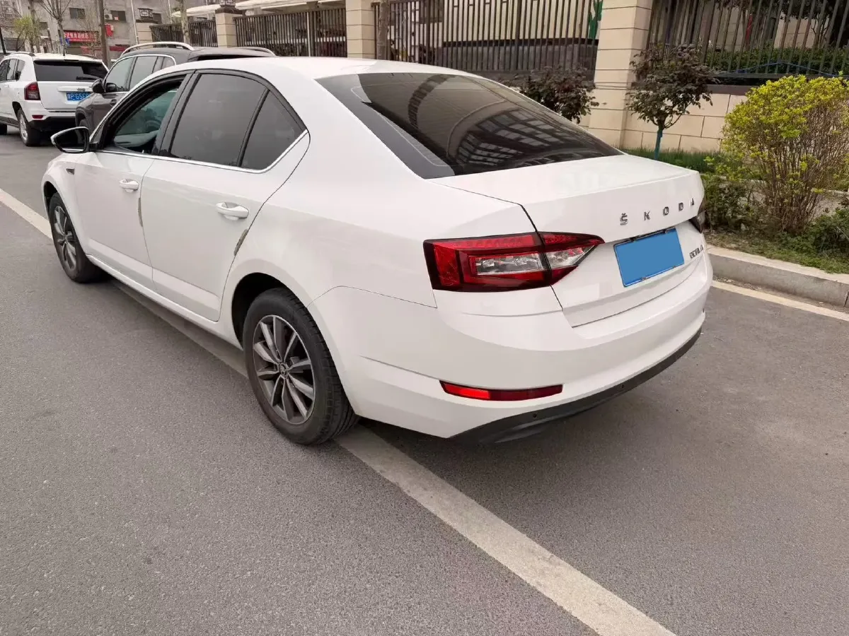 2019 Skoda Octavia 1.5L 116HP L4 6AT,autocango,china used car exporter,china ev exporter,chinese used car exporter,chinese used ev exporter