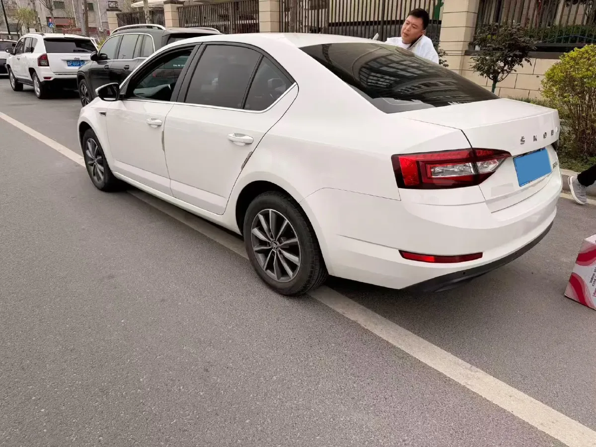 2019 Skoda Octavia 1.5L 116HP L4 6AT,autocango,china used car exporter,china ev exporter,chinese used car exporter,chinese used ev exporter
