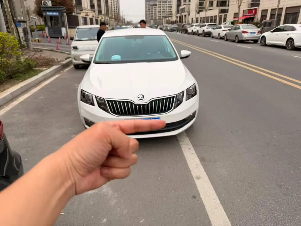 2019 Skoda Octavia 1.5L 116HP L4 6AT,autocango,china used car exporter,china ev exporter,chinese used car exporter,chinese used ev exporter