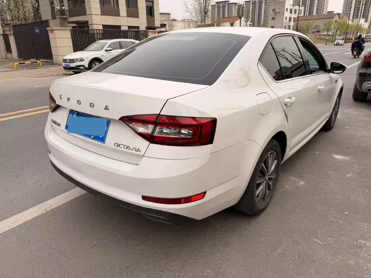 2019 Skoda Octavia 1.5L 116HP L4 6AT,autocango,china used car exporter,china ev exporter,chinese used car exporter,chinese used ev exporter