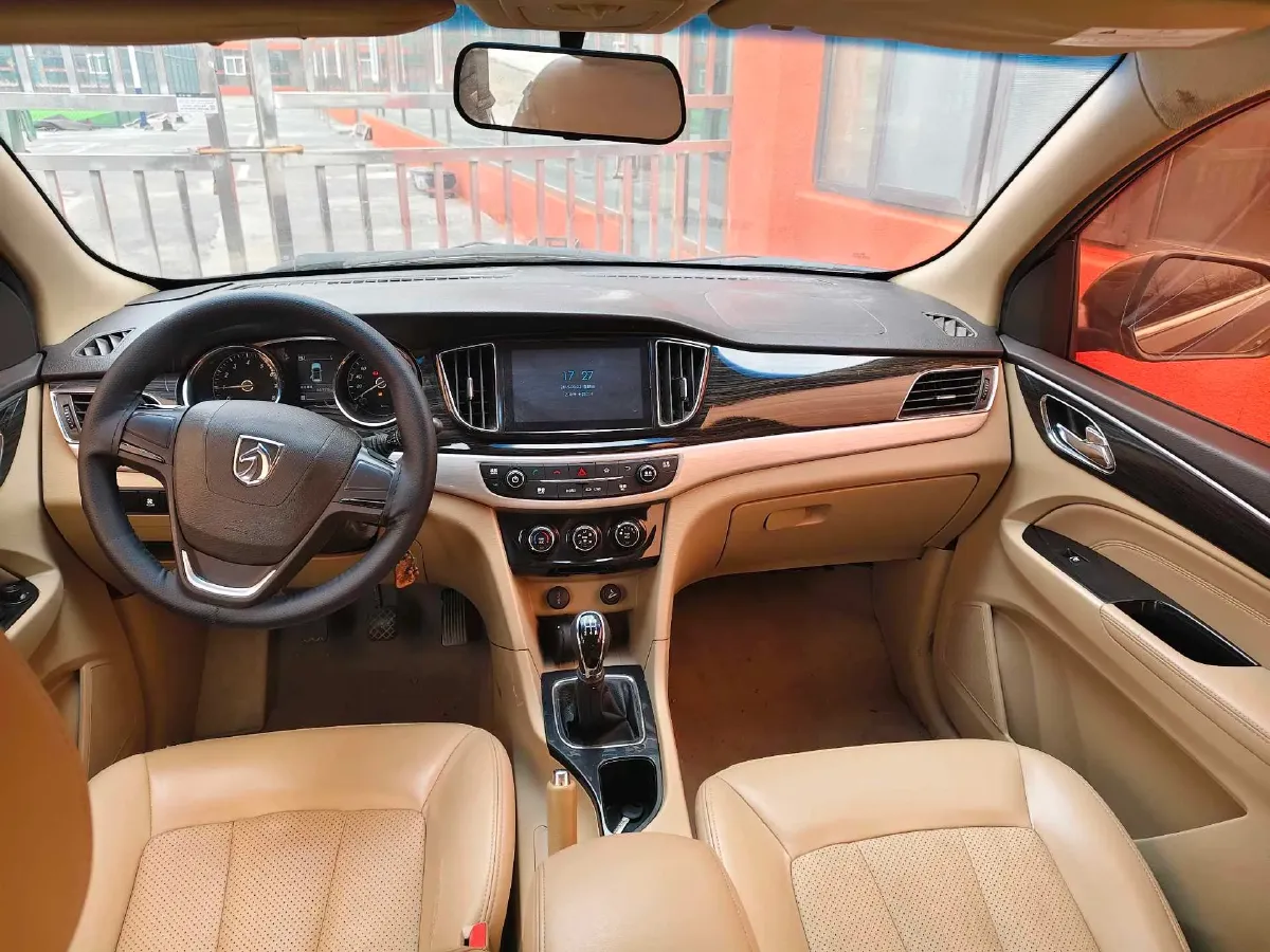 2016 BaoJun 560 1.5T 150HP L4 6MT,autocango,china used car exporter,china ev exporter,chinese used car exporter,chinese used ev exporter