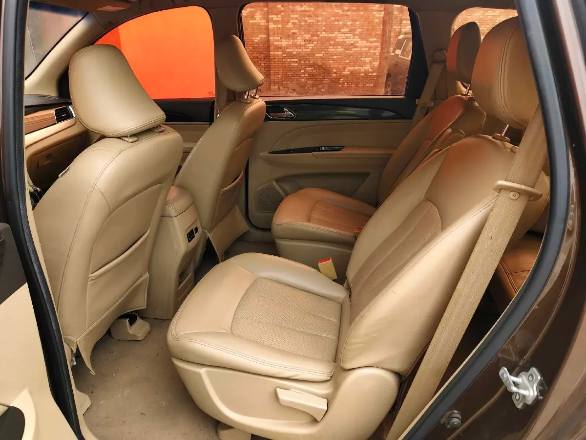 2016 BaoJun 560 1.5T 150HP L4 6MT,autocango,china used car exporter,china ev exporter,chinese used car exporter,chinese used ev exporter