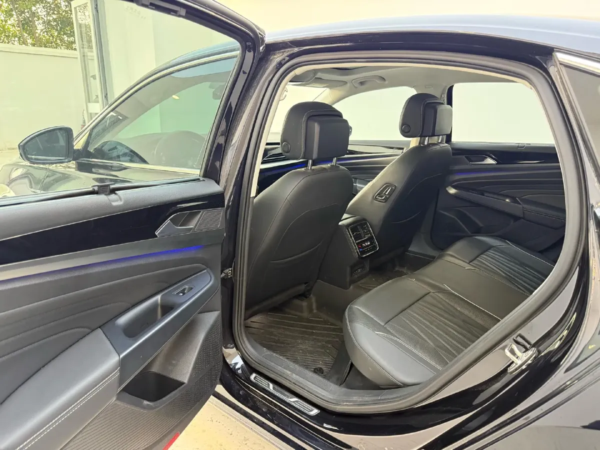 2022 Xpeng P7 BEV 60.2KWH,autocango,china used car exporter,china ev exporter,chinese used car exporter,chinese used ev exporter