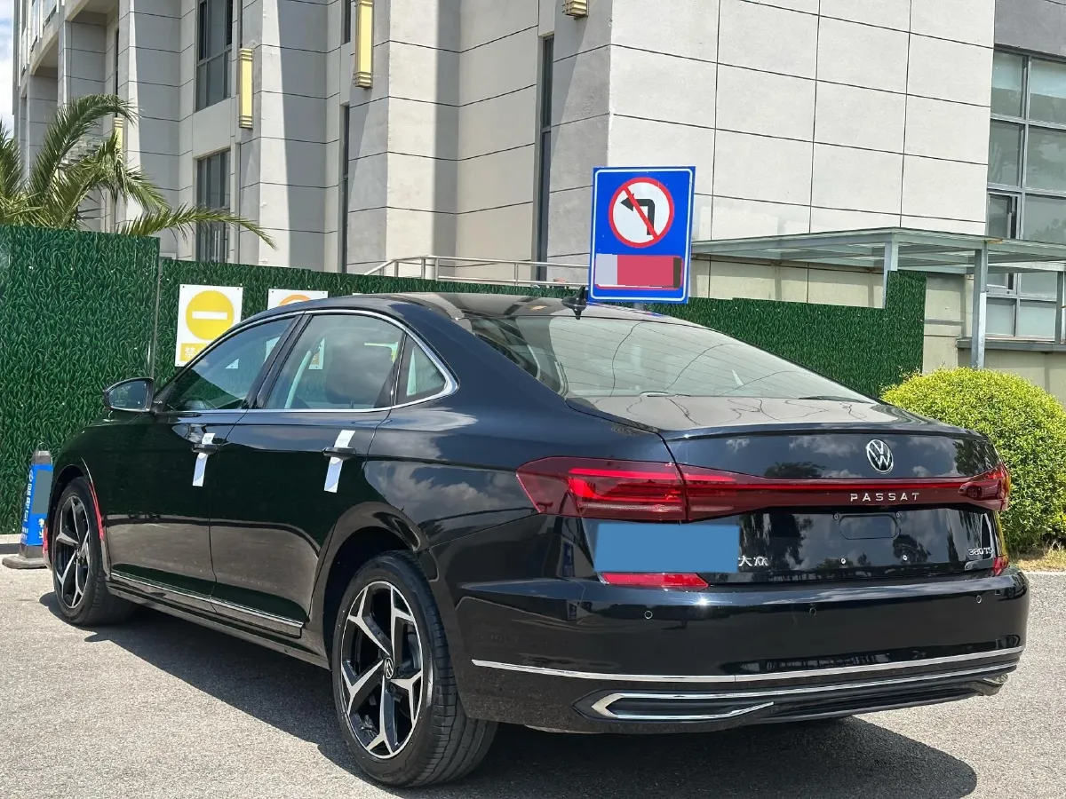 2024 Volkswagen Passat 2.0T 220HP L4 7DCT,autocango,china used car exporter,china ev exporter,chinese used car exporter,chinese used ev exporter