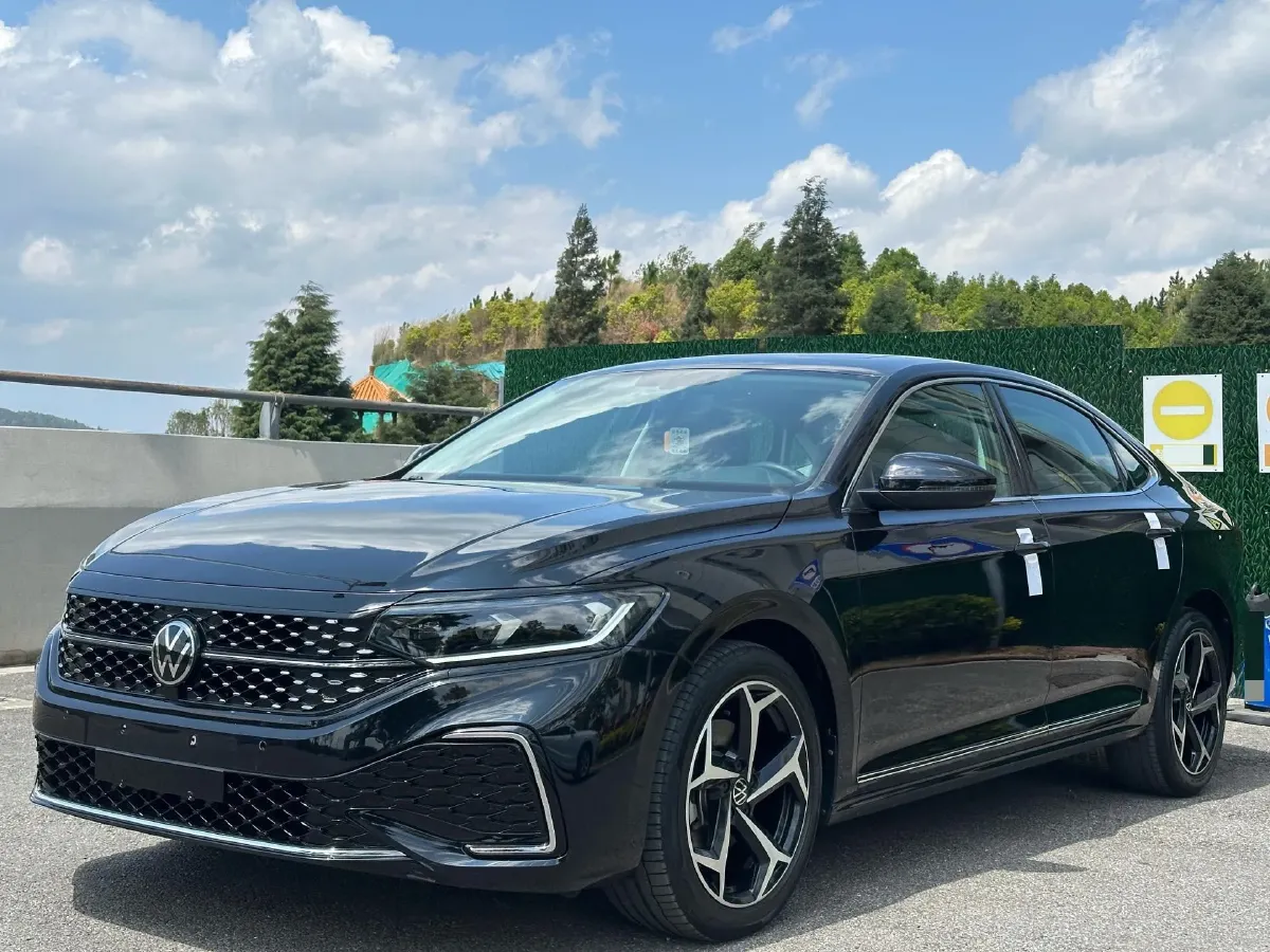 2024 Volkswagen Passat 2.0T 220HP L4 7DCT,autocango,china used car exporter,china ev exporter,chinese used car exporter,chinese used ev exporter