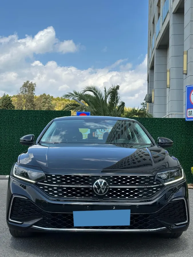2024 Volkswagen Passat 2.0T 220HP L4 7DCT,autocango,china used car exporter,china ev exporter,chinese used car exporter,chinese used ev exporter