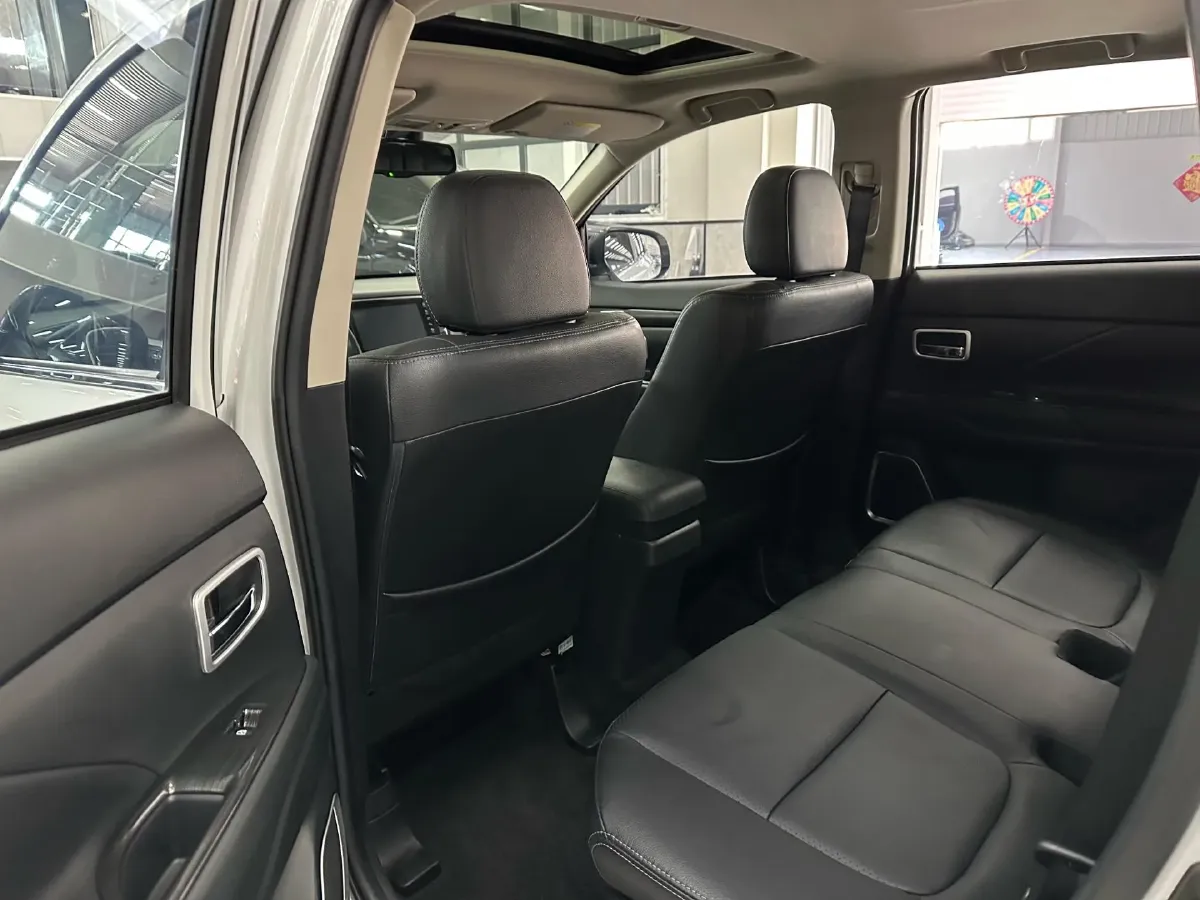 2018 Mitsubishi Outlander 2.4L 192HP L4 CVT,autocango,china used car exporter,china ev exporter,chinese used car exporter,chinese used ev exporter