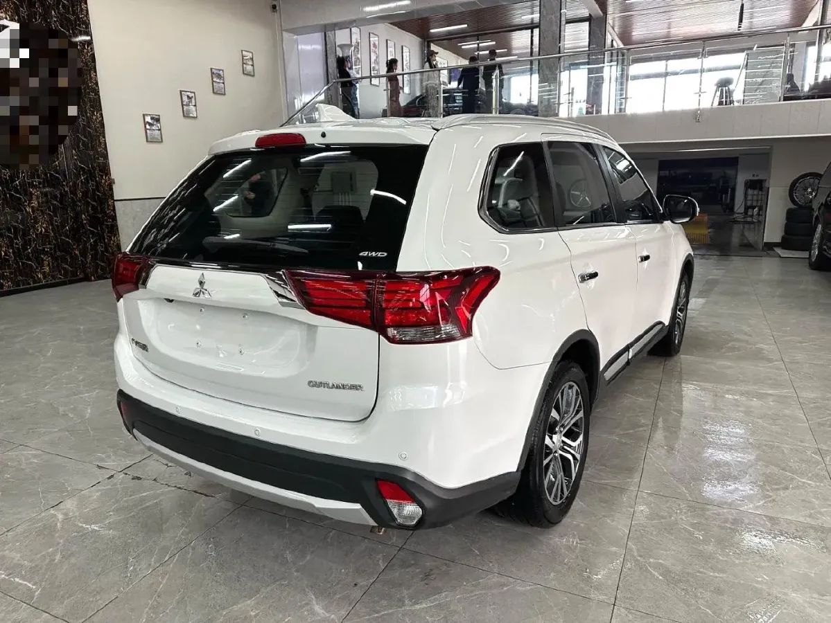 2018 Mitsubishi Outlander 2.4L 192HP L4 CVT,autocango,china used car exporter,china ev exporter,chinese used car exporter,chinese used ev exporter