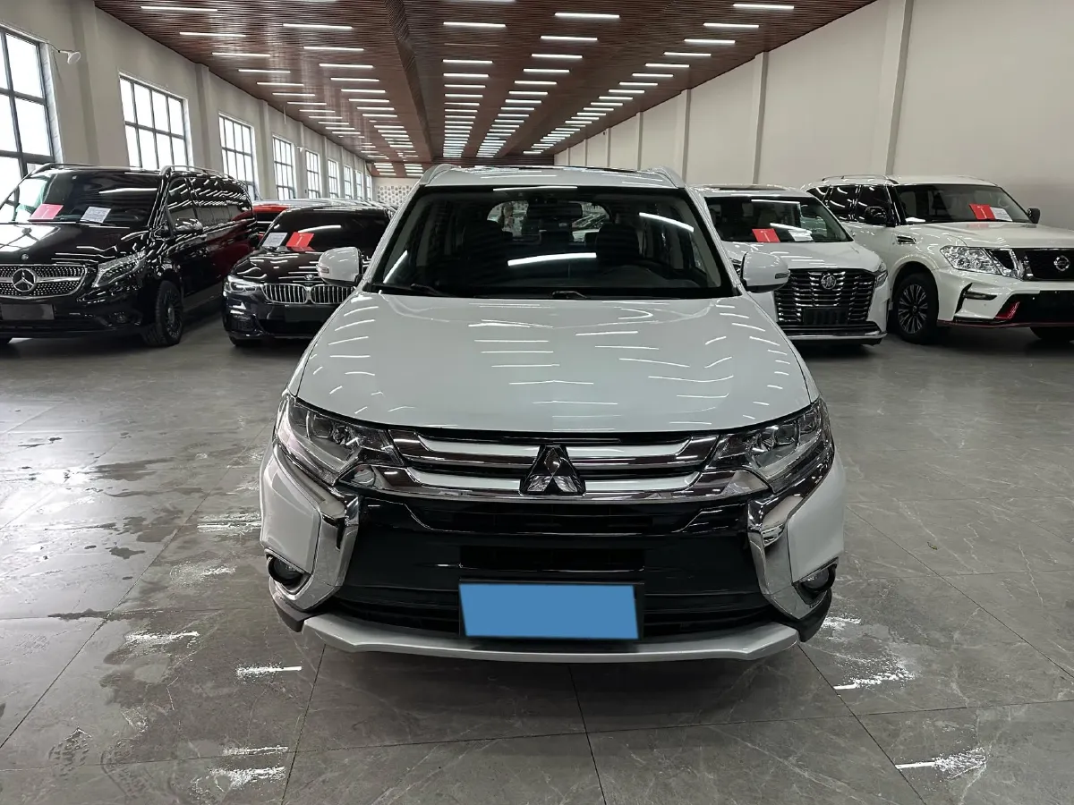 2018 Mitsubishi Outlander 2.4L 192HP L4 CVT,autocango,china used car exporter,china ev exporter,chinese used car exporter,chinese used ev exporter
