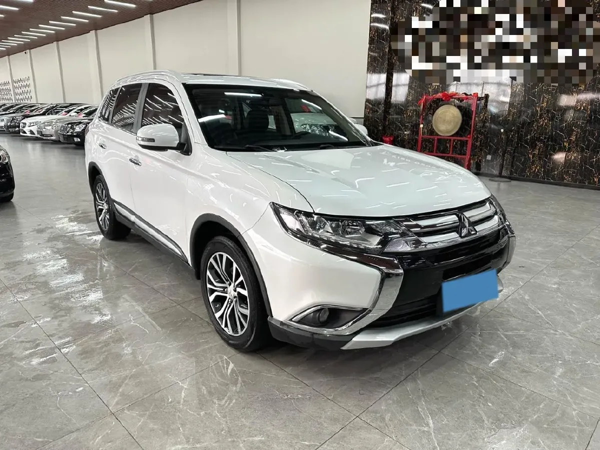 2018 Mitsubishi Outlander 2.4L 192HP L4 CVT,autocango,china used car exporter,china ev exporter,chinese used car exporter,chinese used ev exporter