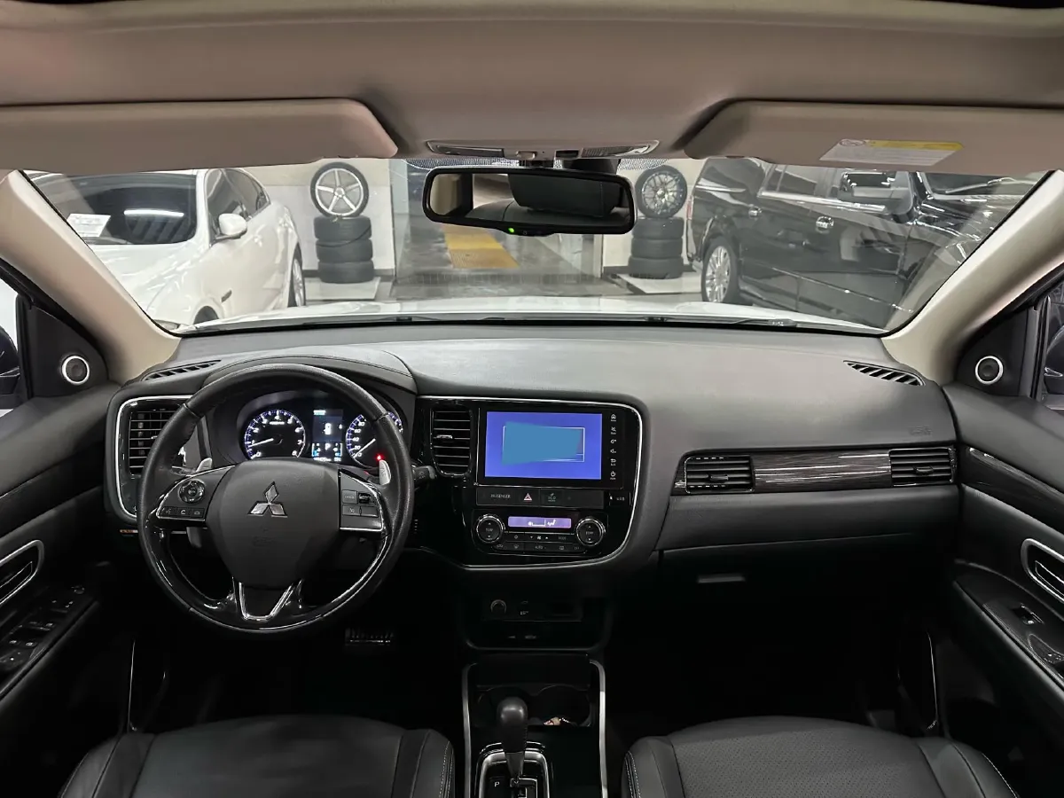 2018 Mitsubishi Outlander 2.4L 192HP L4 CVT,autocango,china used car exporter,china ev exporter,chinese used car exporter,chinese used ev exporter