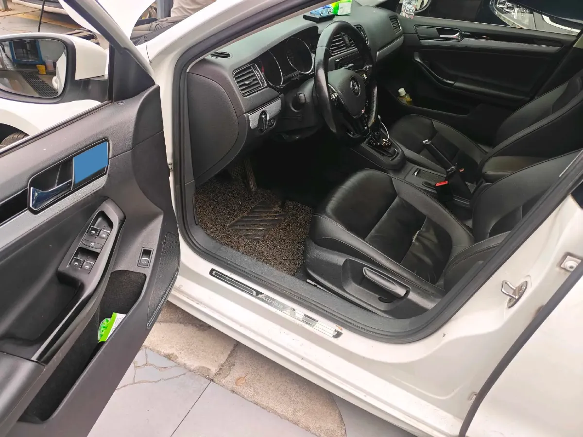 2019 Jeep Renegade 1.3T 173HP L4 7DCT,autocango,china used car exporter,china ev exporter,chinese used car exporter,chinese used ev exporter