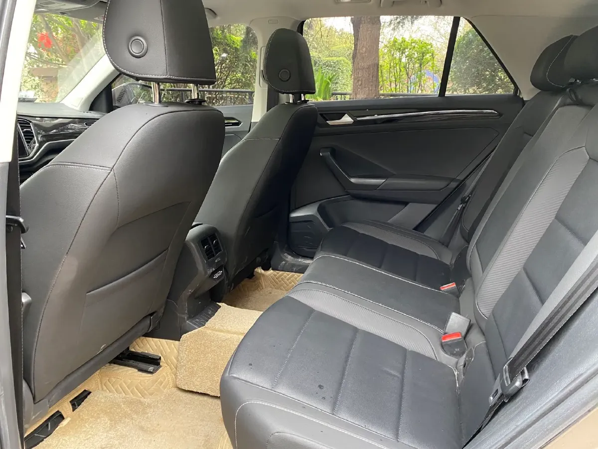 2021 Volkswagen T-Roc 1.4T 150HP L4 7DCT,autocango,china used car exporter,china ev exporter,chinese used car exporter,chinese used ev exporter