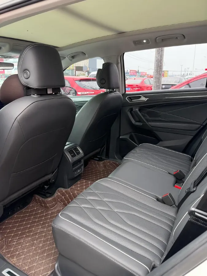 2023 Volkswagen Tiguan L 2.0T 186HP L4 7DCT,autocango,china used car exporter,china ev exporter,chinese used car exporter,chinese used ev exporter