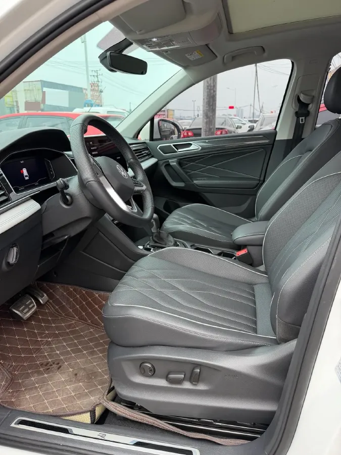 2023 Volkswagen Tiguan L 2.0T 186HP L4 7DCT,autocango,china used car exporter,china ev exporter,chinese used car exporter,chinese used ev exporter