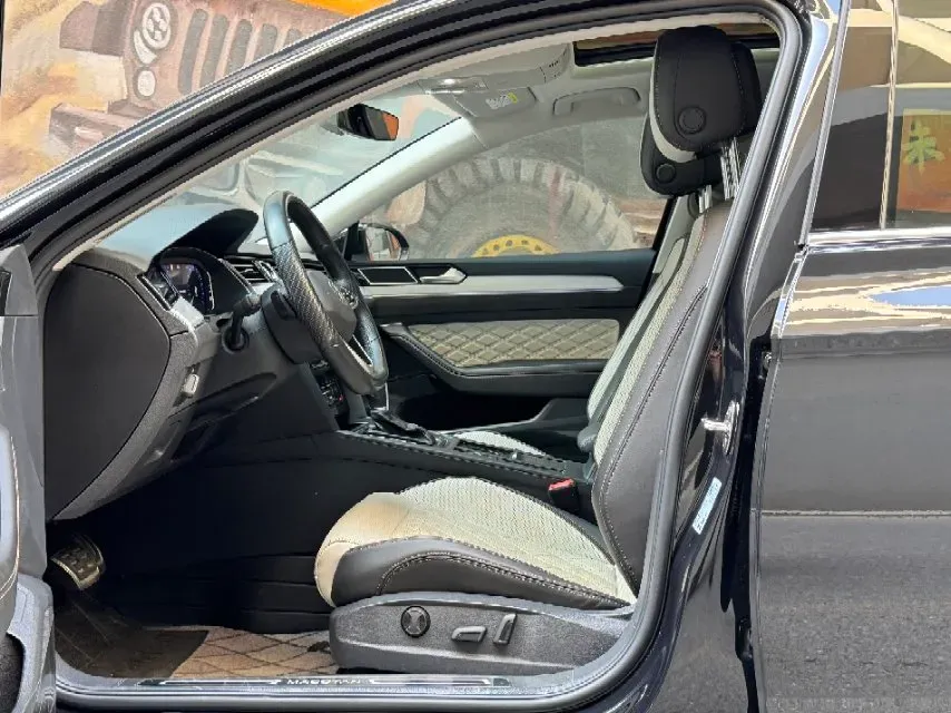 2023 Volkswagen Magotan 2.0T 186HP L4 7DCT,autocango,china used car exporter,china ev exporter,chinese used car exporter,chinese used ev exporter