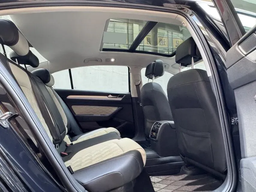 2023 Volkswagen Magotan 2.0T 186HP L4 7DCT,autocango,china used car exporter,china ev exporter,chinese used car exporter,chinese used ev exporter