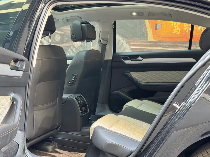 2023 Volkswagen Magotan 2.0T 186HP L4 7DCT,autocango,china used car exporter,china ev exporter,chinese used car exporter,chinese used ev exporter