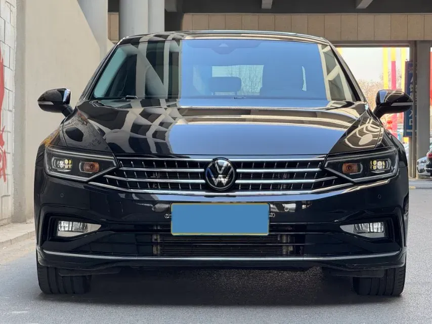 2023 Volkswagen Magotan 2.0T 186HP L4 7DCT,autocango,china used car exporter,china ev exporter,chinese used car exporter,chinese used ev exporter