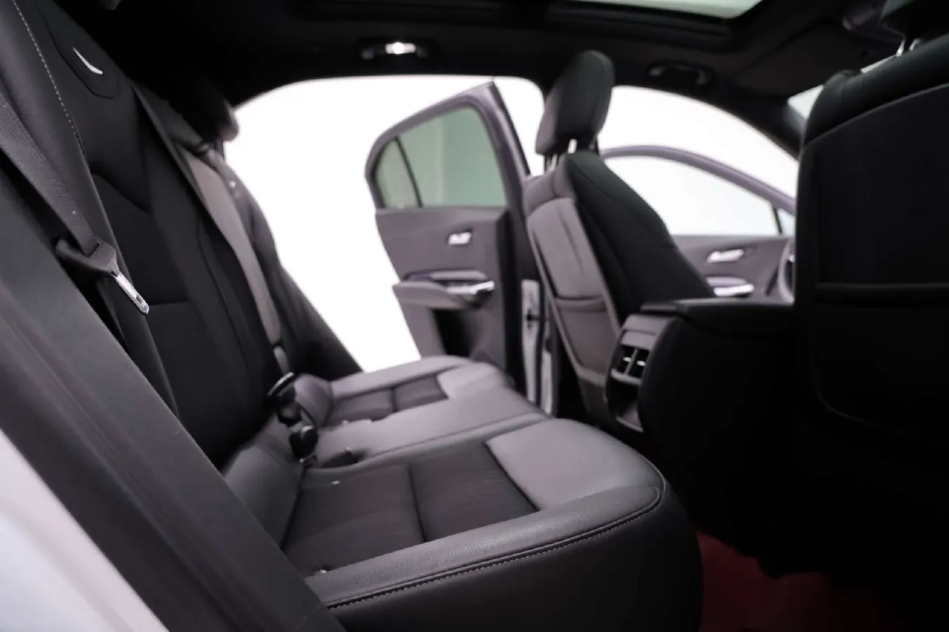 2021 Cadillac XT4 2.0T 237HP L4 9AT,autocango,china used car exporter,china ev exporter,chinese used car exporter,chinese used ev exporter