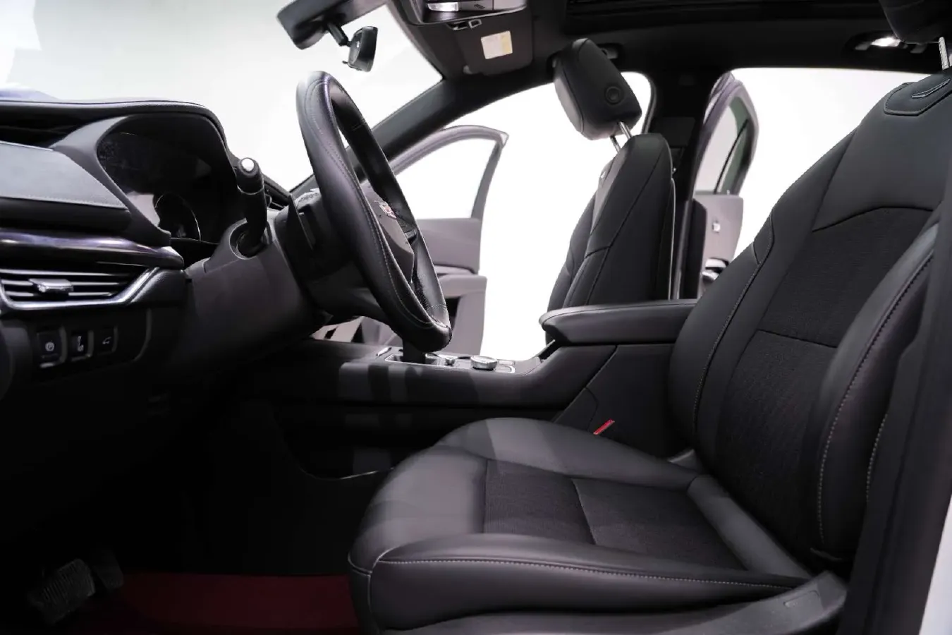 2021 Cadillac XT4 2.0T 237HP L4 9AT,autocango,china used car exporter,china ev exporter,chinese used car exporter,chinese used ev exporter