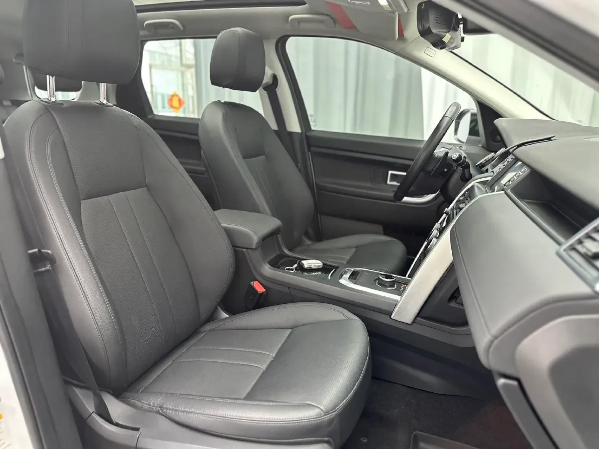 2018 Land Rover Discovery Sport 2.0T 241HP L4 9AT,autocango,china used car exporter,china ev exporter,chinese used car exporter,chinese used ev exporter