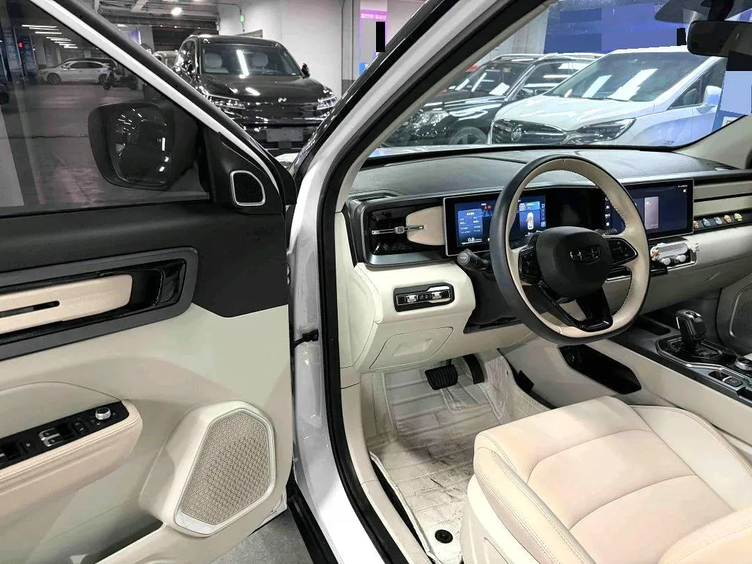 2023 Geely ICON 1.5T 181HP L4 7DCT,autocango,china used car exporter,china ev exporter,chinese used car exporter,chinese used ev exporter